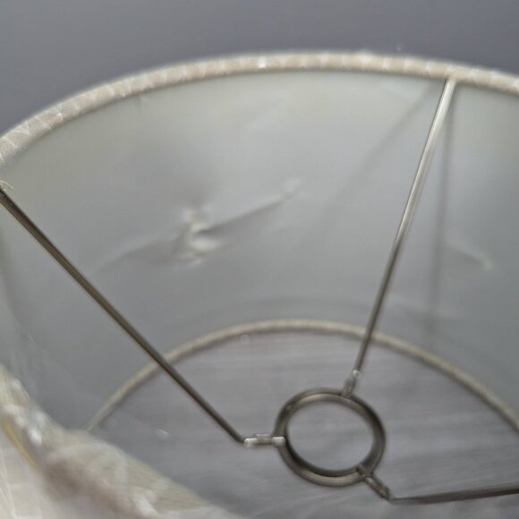 NWT Threshold Tan & White Sour Cream Chevron Lamp Shade - Picture 4 of 8